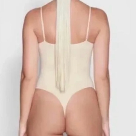 SKIMS Fits Everybody Cami Thong Bodysuit in Sand Size Large - Picture 3 of 6